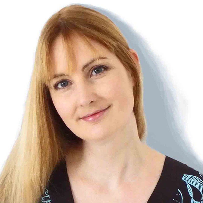 Portrait of author Victoria Williamson.